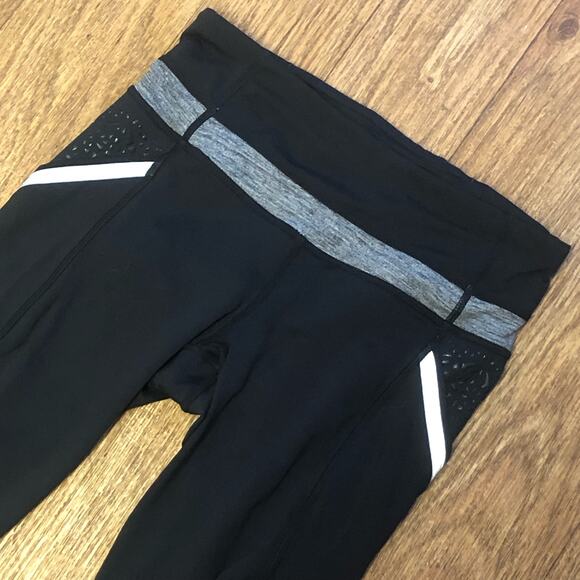 Lululemon Black and Gray Run A Marathon Crop Capri Leggings Size 4 - Picture 4 of 16